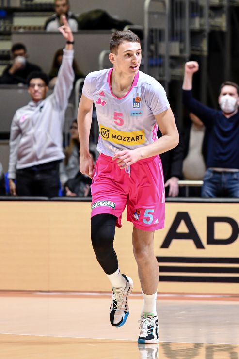 nikola jovic shoes