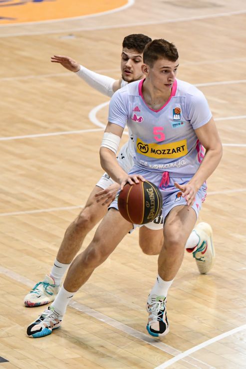 nikola jovic shoes