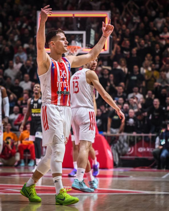 Nemanja Nedovic Em Ação Durante O Jogo De Basquete Da Euroliga Foto  Editorial - Imagem de jogo, corte: 184522616