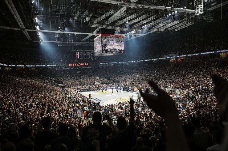 Partizan beat Crvena Zvezda in Game 1 registering new attendance